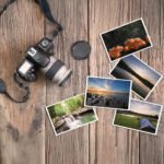 Impression Photo - Photos imprimées présentées à côté d’un appareil photo